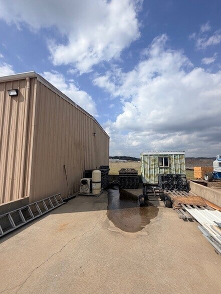 More Photos Of 413 Lee Rd, Mineral Wells Warehouse For Sale