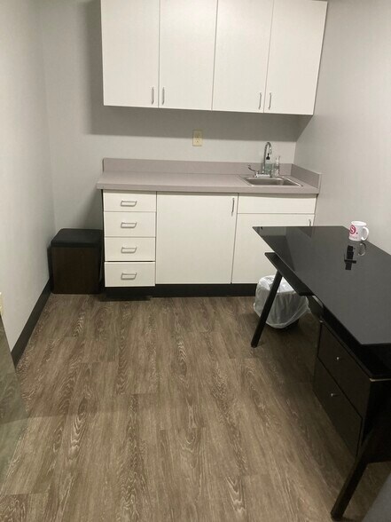 More Photos Of 3510 Clinton Pl, Lawrence Medical For Lease