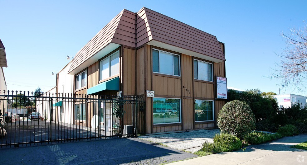 Primary Photo Of 37525 Glenmoor Dr, Fremont Warehouse For Sale