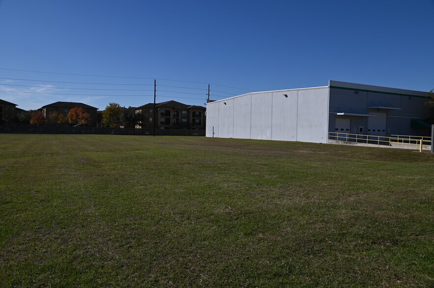 More Photos Of 8640 N Eldridge Pky, Houston Flex For Lease