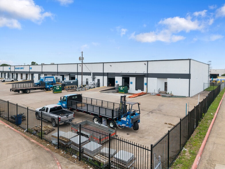 More Photos Of 10515-10537 Miller Rd, Dallas Distribution For Sale