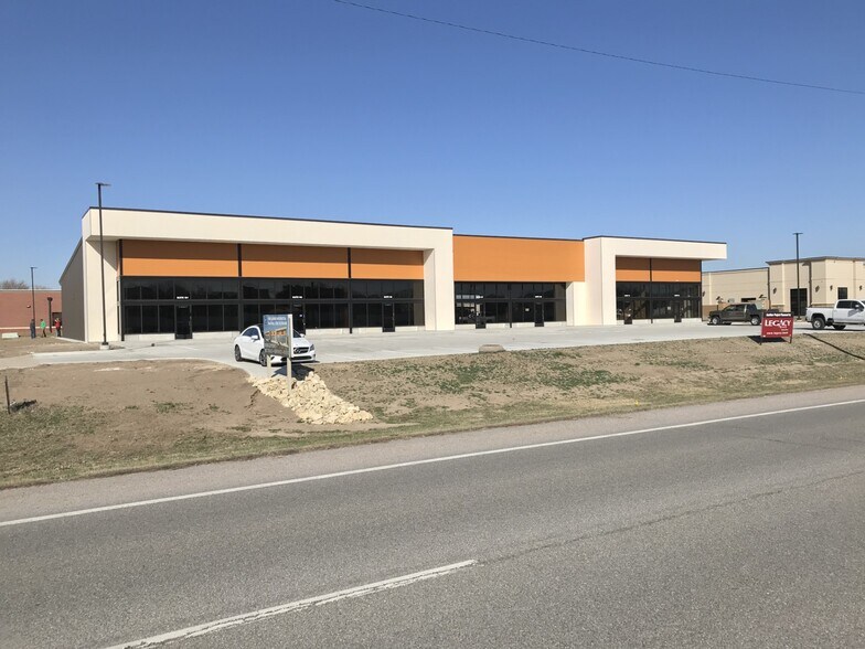 More Photos Of 3221 N Ridge Rd, Wichita Industrial For Lease