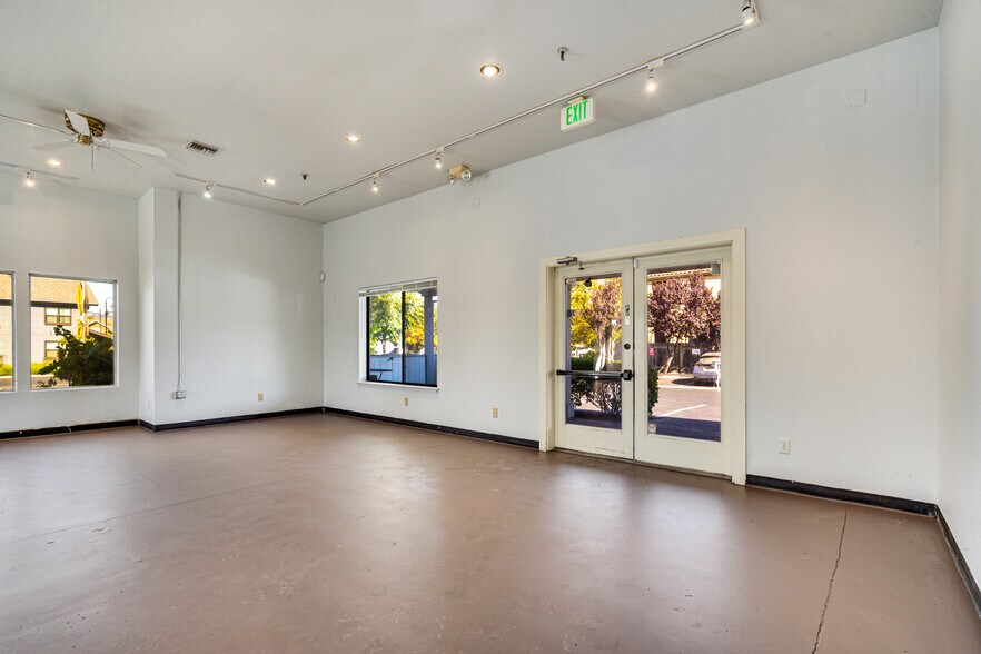 More Photos Of 1270 Broadway, Sonoma Freestanding For Sale