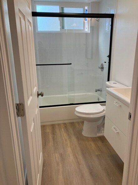 More Photos Of 5115 Clinton St, Los Angeles Apartments For Sale