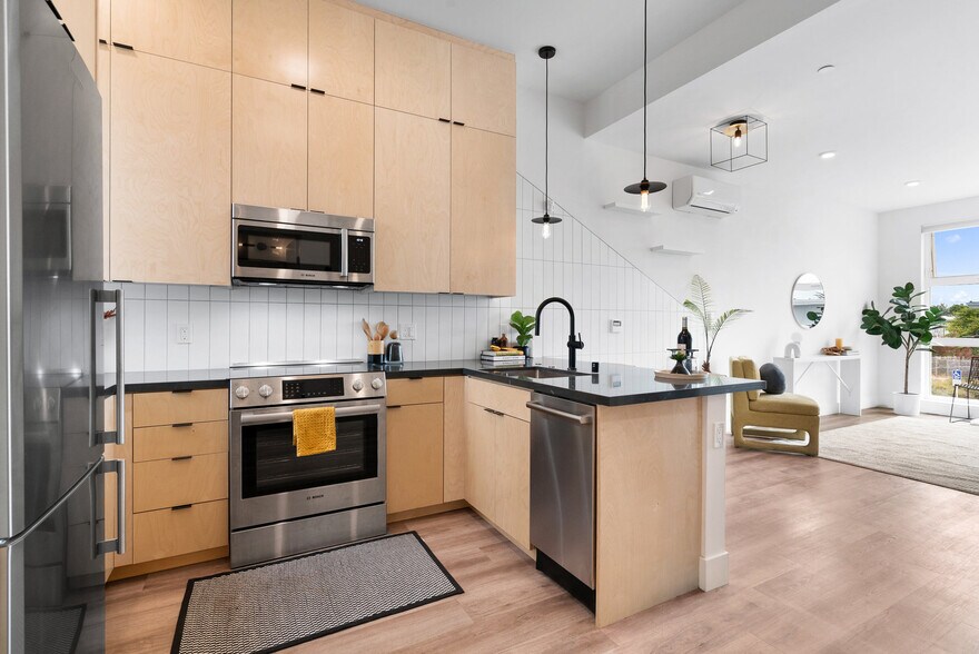More Photos Of 202 Panetta Ave, Santa Cruz Flex For Sale