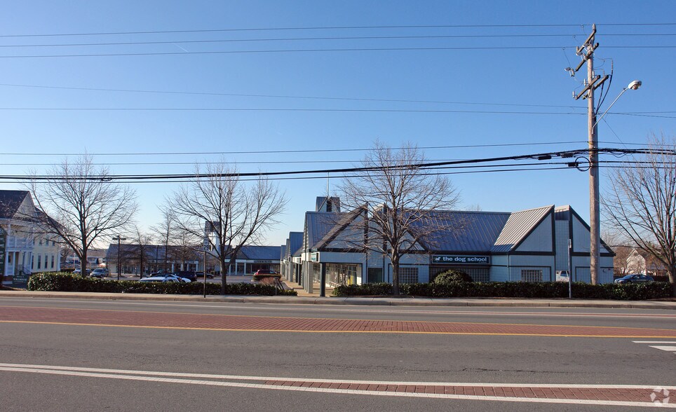 More Photos Of 305 E Market St, Leesburg Unknown For Lease