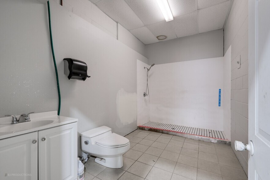 More Photos Of 7737 S Kedzie Ave, Chicago Carwash For Sale