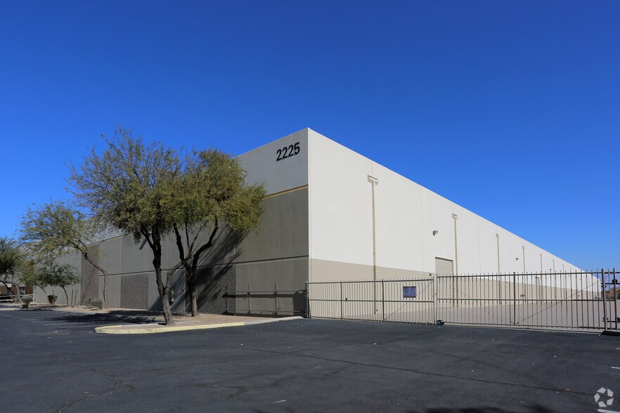 More Photos Of 2225 S 43rd Ave, Phoenix Distribution For Lease