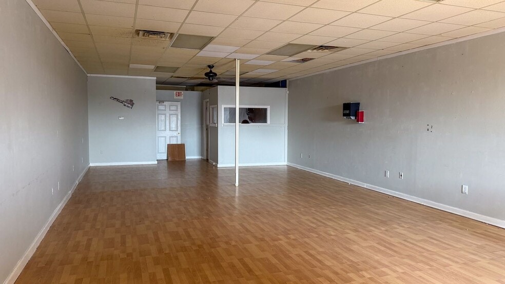 More Photos Of 541 Bonanza Dr, Fayetteville Freestanding For Sale