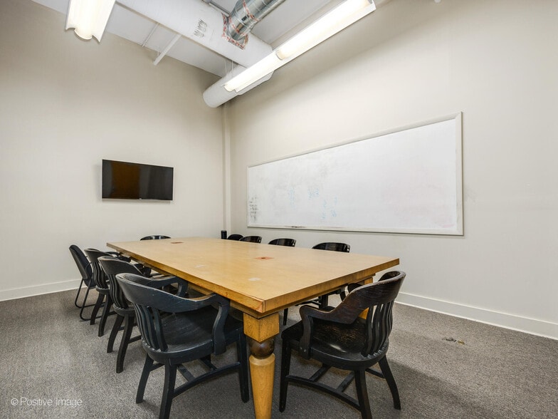 More Photos Of 3045-3047 N Lincoln Ave, Chicago Loft Creative Space For Lease