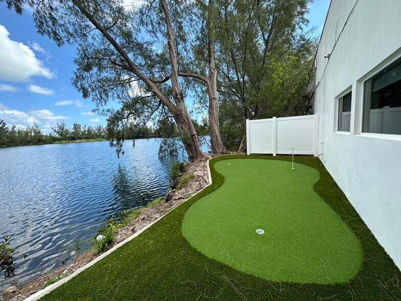 More Photos Of 423-425 NW 10th Ter, Hallandale Beach Light Manufacturing For Lease