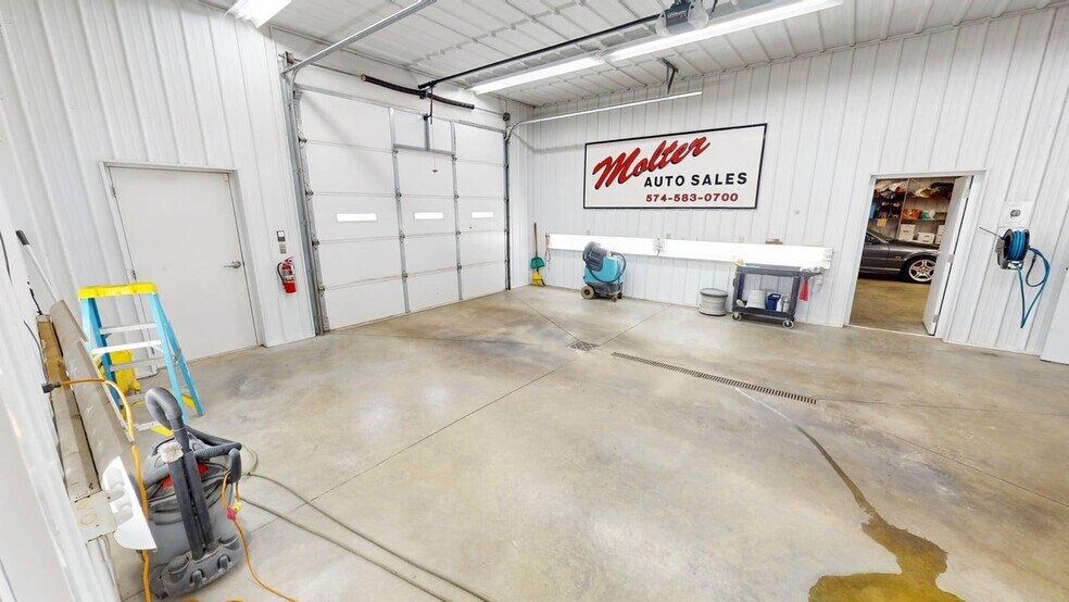 More Photos Of 115 N 6th St, Monticello General Retail For Lease