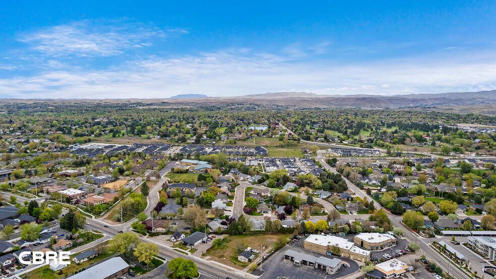 More Photos Of 1442 E State St, Eagle Land For Lease