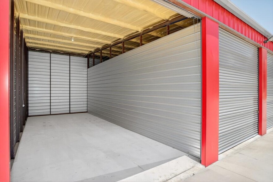 More Photos Of 277 Moses St, Zavalla Self Storage For Sale