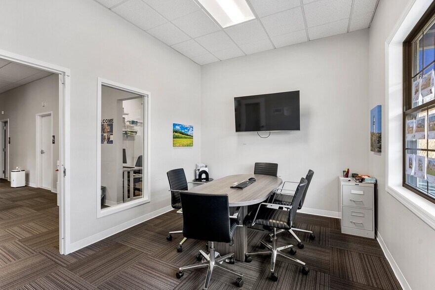 More Photos Of 855 Farmington Ave, Farmington Office For Lease