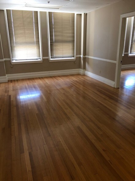 More Photos Of 934 3rd St, Alexandria Office Residential For Sale