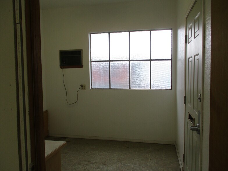 Primary Photo Of 940 N 9th Ave, Walla Walla Service For Lease