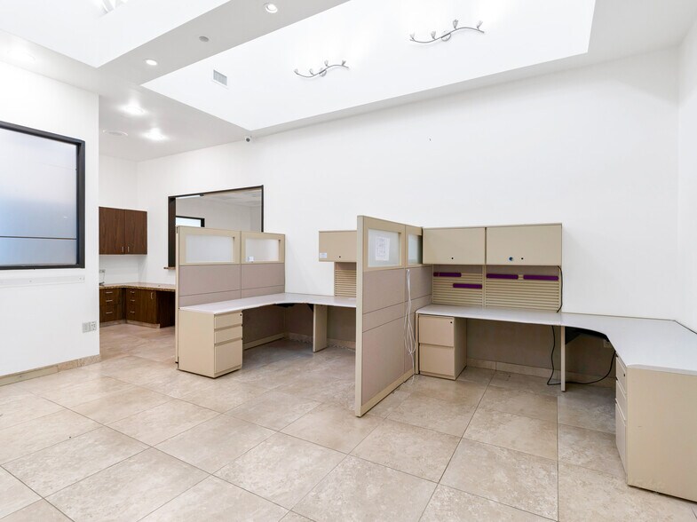 More Photos Of 714 S Peek Rd, Katy Medical For Lease