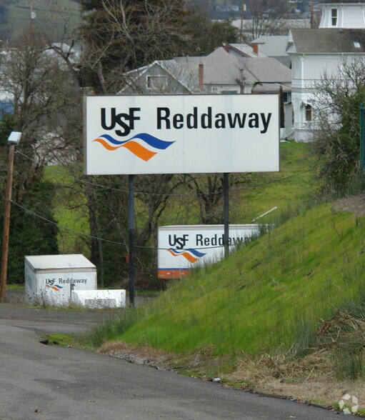 More Photos Of 1899 SE Stephens St, Roseburg Truck Terminal For Lease