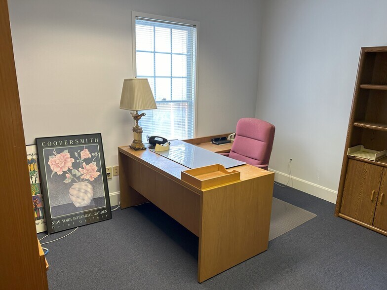 More Photos Of 2310 Peachford Rd, Atlanta Office For Sale