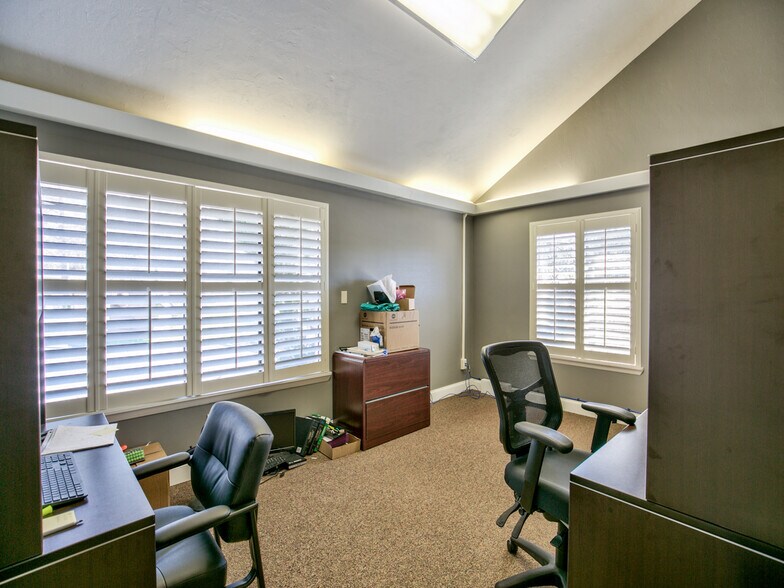 More Photos Of 1981 Capital Cir NE, Tallahassee Medical For Lease