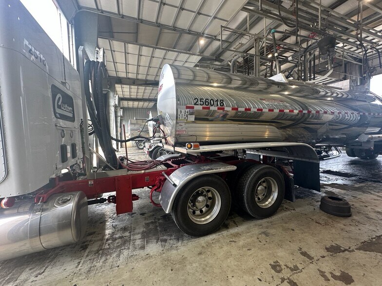 More Photos Of 1051 Aqua Dr, Haughton Distribution For Sale