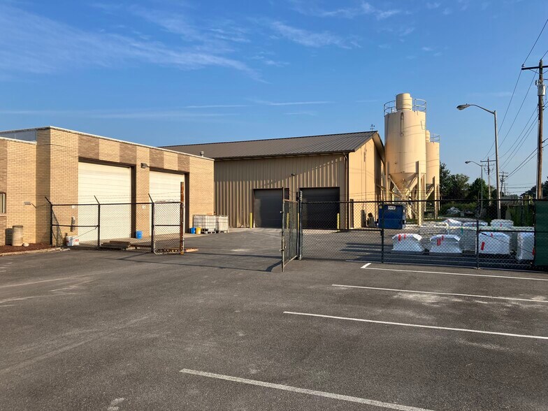 More Photos Of 173 Sassafras St, Millington Cement Gravel Plant For Sale