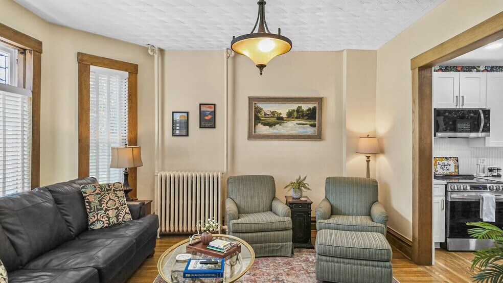 More Photos Of 323 Ballengee St, Hinton Office For Sale