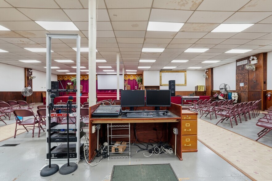 More Photos Of 1142-1148 Broadway, Camden Flex For Sale