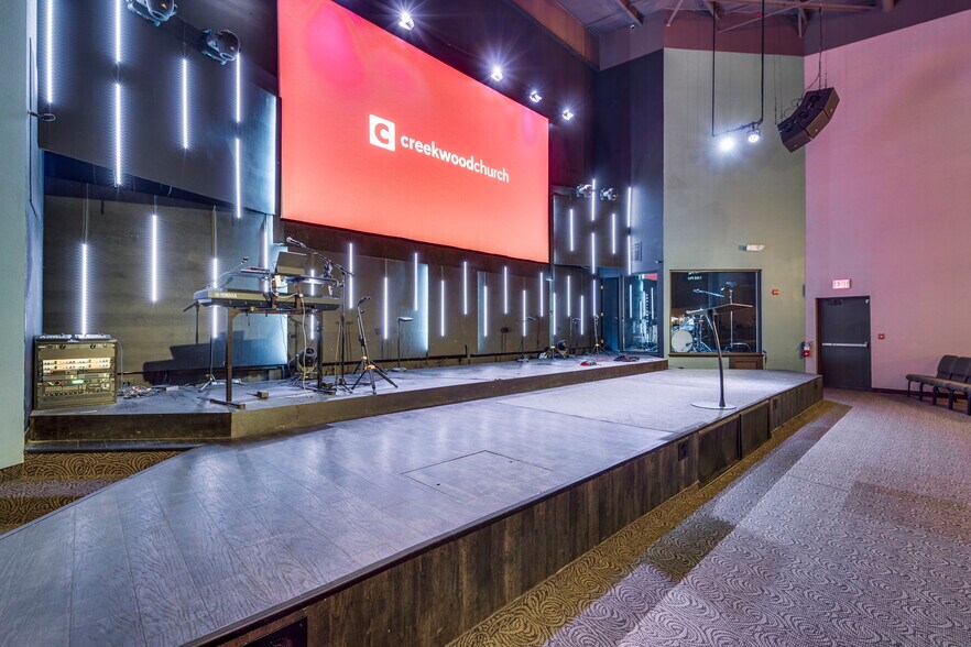 More Photos Of 260 N Miller Rd, Mansfield Religious Facility For Sale