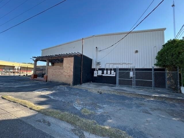 More Photos Of 1905 Aduanales Ln, Laredo Warehouse For Lease