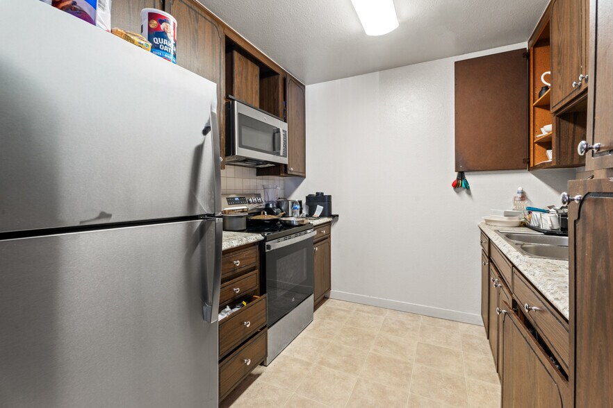 More Photos Of 2020 S Dora St, Ukiah Apartments For Sale