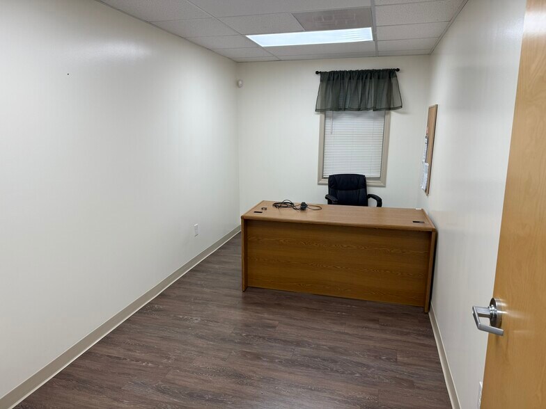 More Photos Of 2 Emma Ln, Clifton Park Medical For Lease