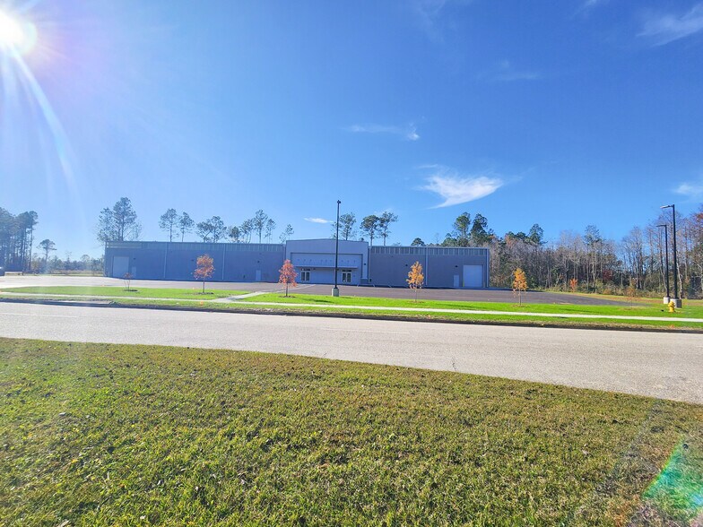 More Photos Of 5672 Commerce Blvd W. blvd, Mobile Industrial For Lease