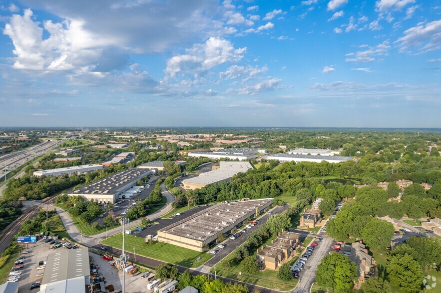 More Photos Of 10324 W 79th St, Shawnee Warehouse For Lease