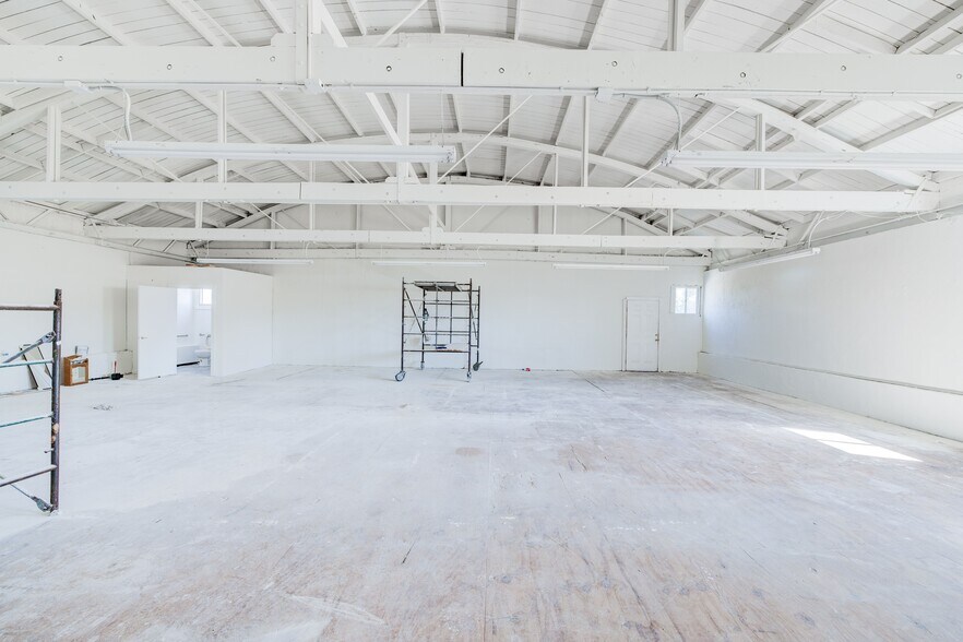 More Photos Of 4333-4335 W 147th St, Lawndale Office For Sale