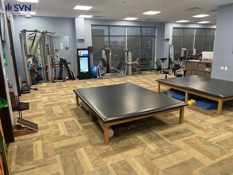 More Photos Of 917-923 S Randall Rd, St Charles General Retail For Lease