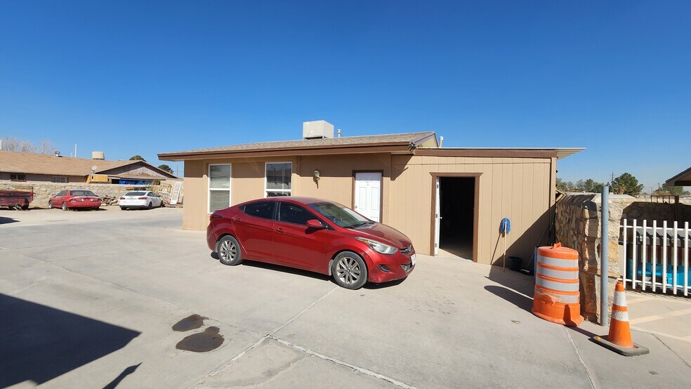 More Photos Of 216 S Schutz Dr, El Paso Apartments For Sale