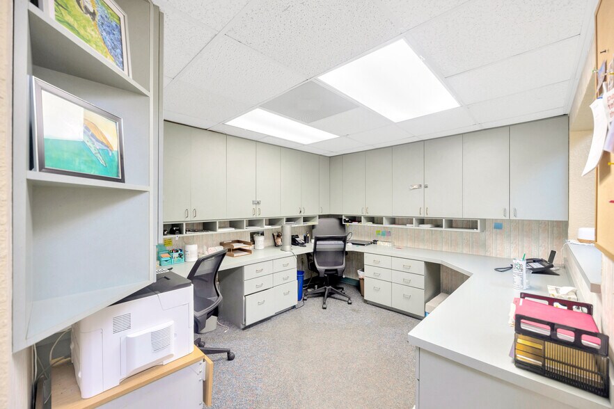 More Photos Of 13644 Walsingham Rd, Largo Medical For Lease