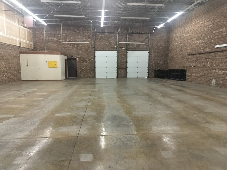 More Photos Of 1653 1st Ave SW, Hickory Warehouse For Lease