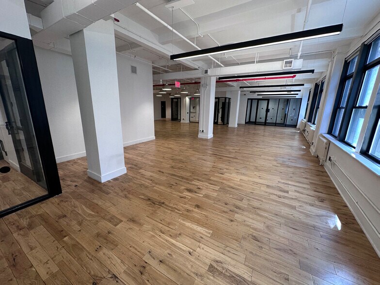 More Photos Of 225 W 39th St, New York Loft Creative Space For Lease