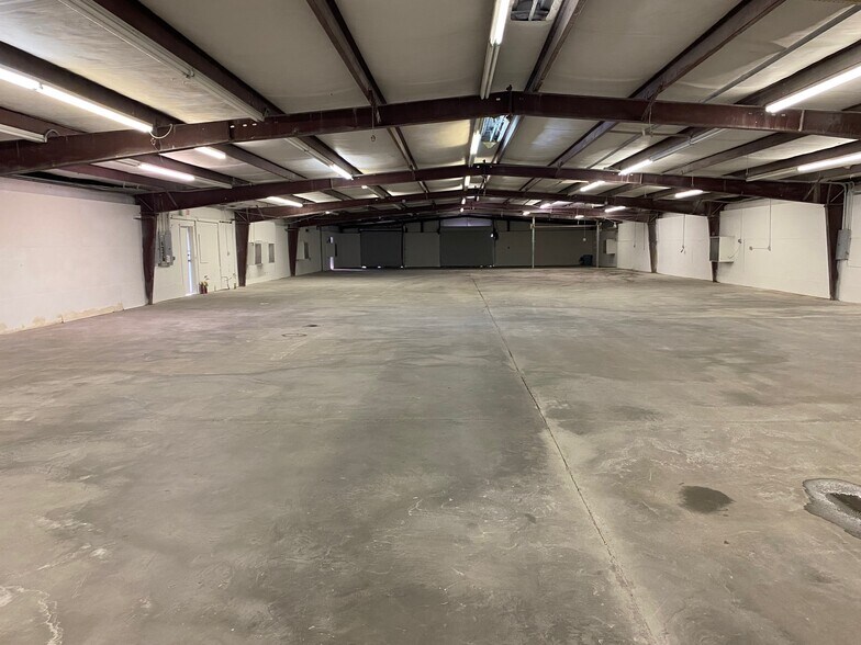 More Photos Of 103 Industrial Park Dr, Perry Warehouse For Lease