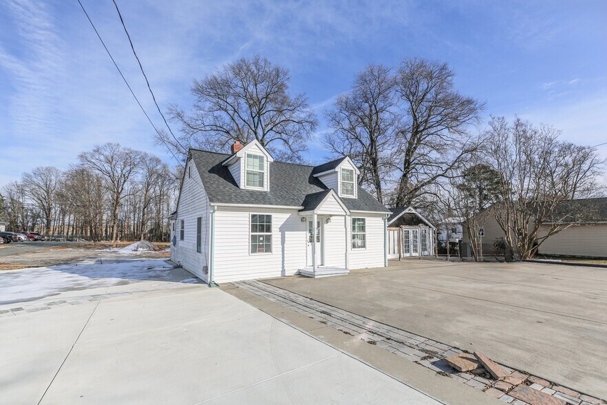 More Photos Of 112 Pegram Ln, Fredericksburg Office For Sale