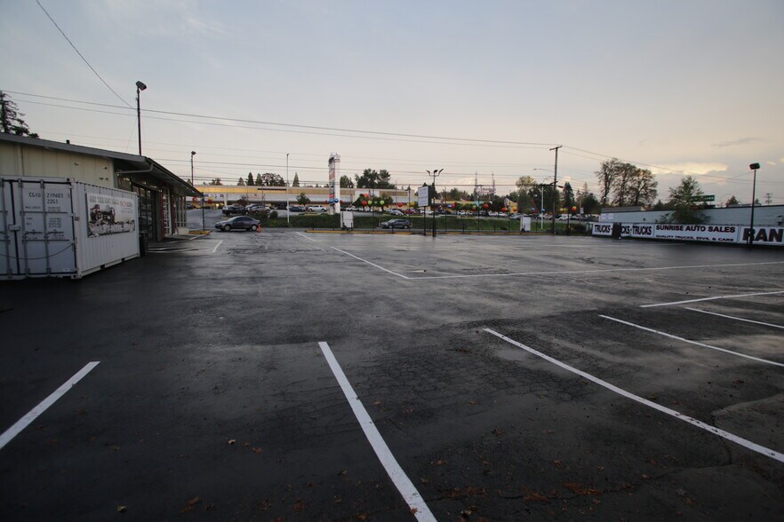 More Photos Of 16001 SE Mcloughlin Blvd, Milwaukie Auto Repair For Lease