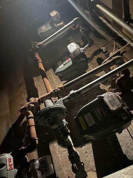 More Photos Of 391-393 Hawthorne Ave, Newark General Retail For Sale