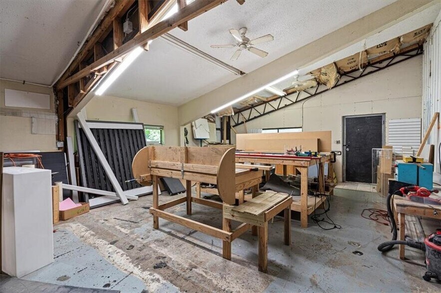More Photos Of 909 McClure Ave, Lowell Service For Sale