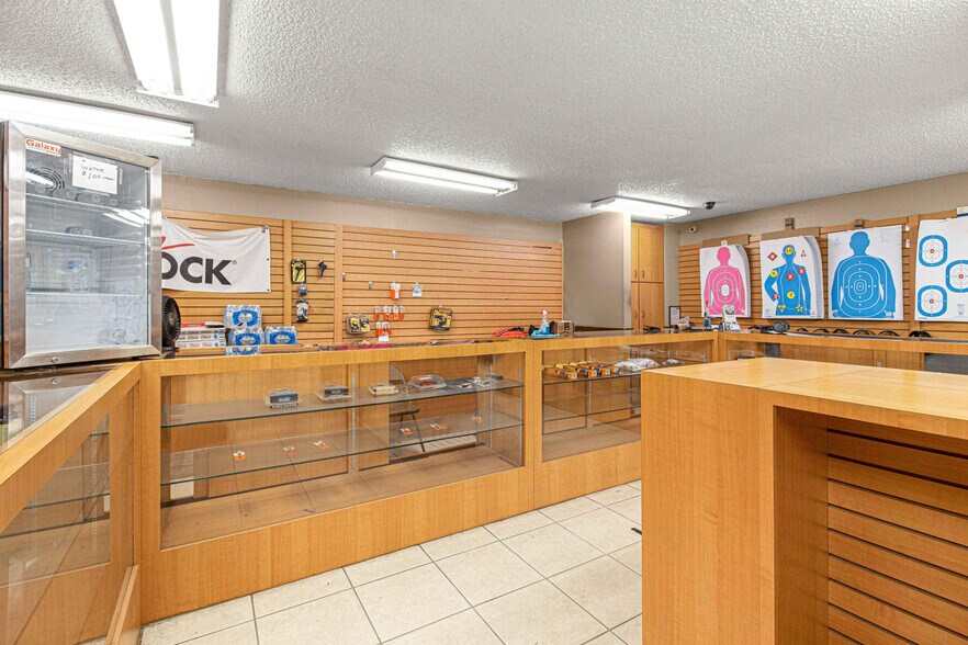 More Photos Of 1031 NE 16th St, Ocala Manufacturing For Lease