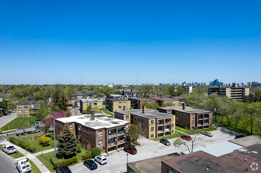 More Photos Of 25 Hotspur Rd, Toronto Apartments For Sale