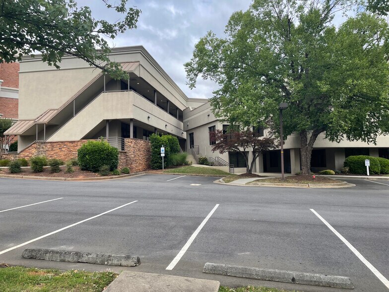 More Photos Of 19600 W Catawba Ave, Cornelius Office For Lease
