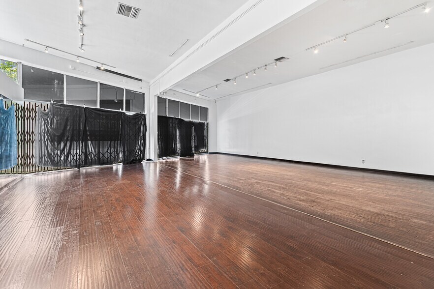 More Photos Of 5148-5152 Lankershim Blvd, North Hollywood Storefront For Sale